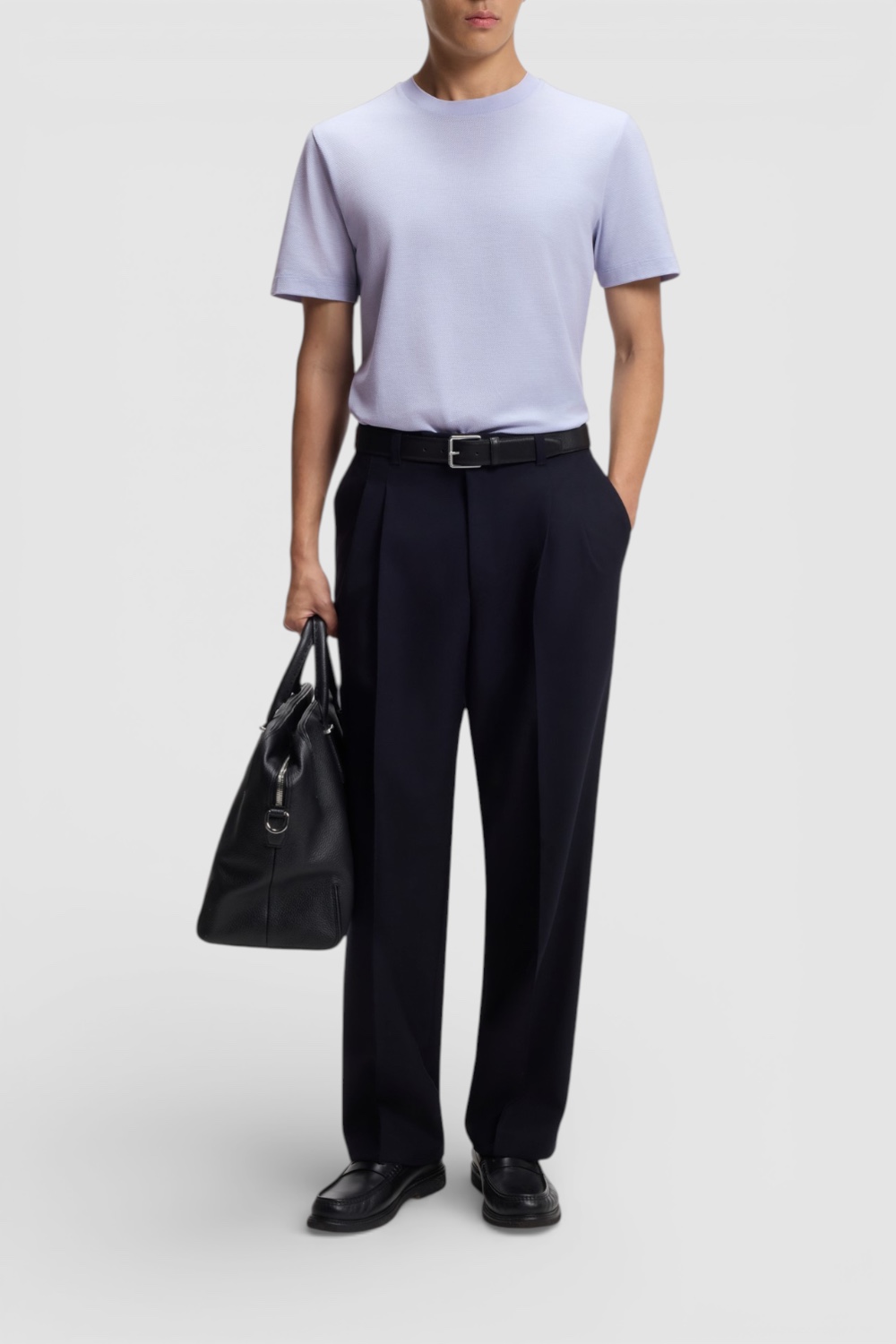 תמונת כל הלוק של חולצת טי